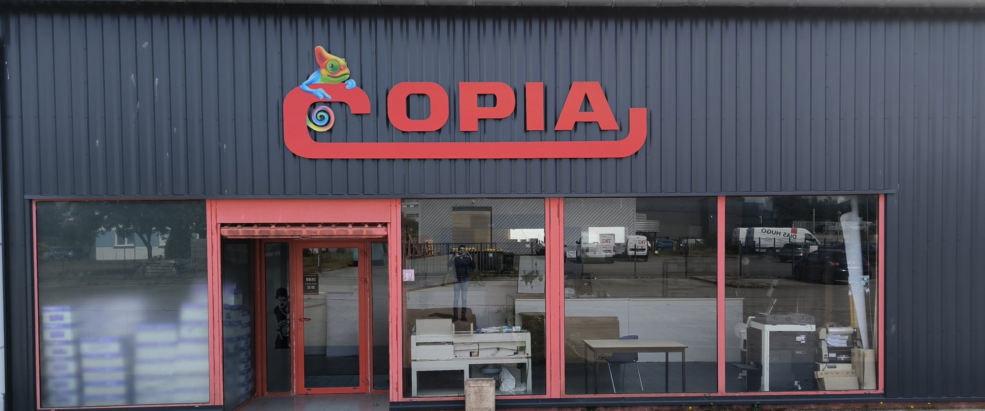 Devanture rénovée du magasin Copia, ZI Kergonan à Brest
